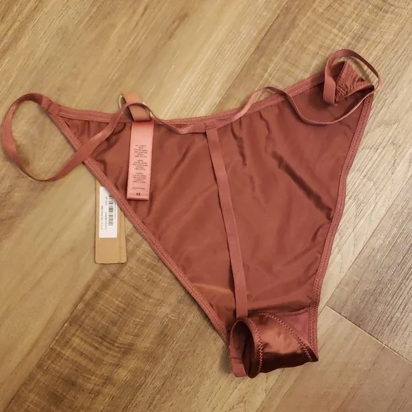 Skims Satin thong underwear - Picture 4 of 6